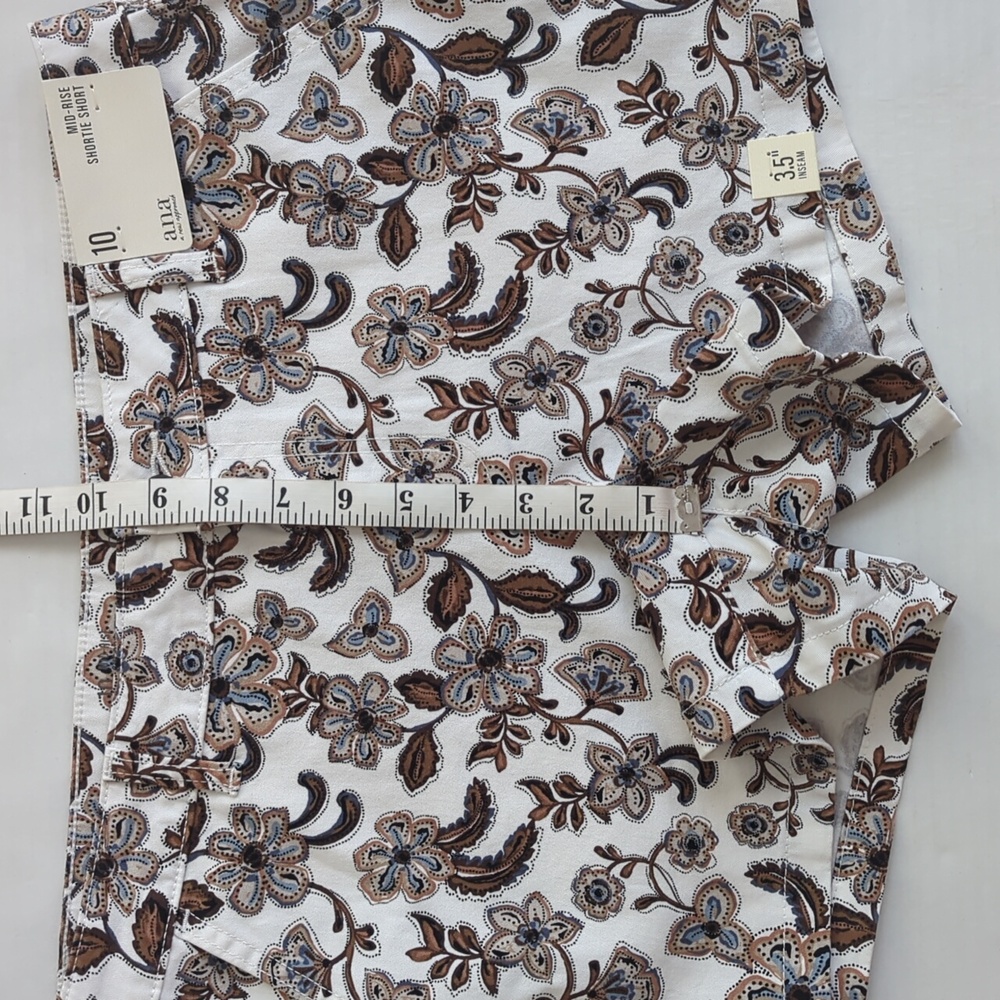 NWT a.n.a. Floral Mid-Rise Shortie Shorts 10 Brown Blue Beige Pockets - Picture 10 of 13